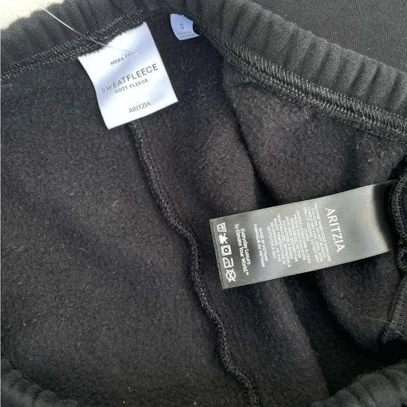 Aritzia Women's Black Sweatpants - Picture 3 of 9
